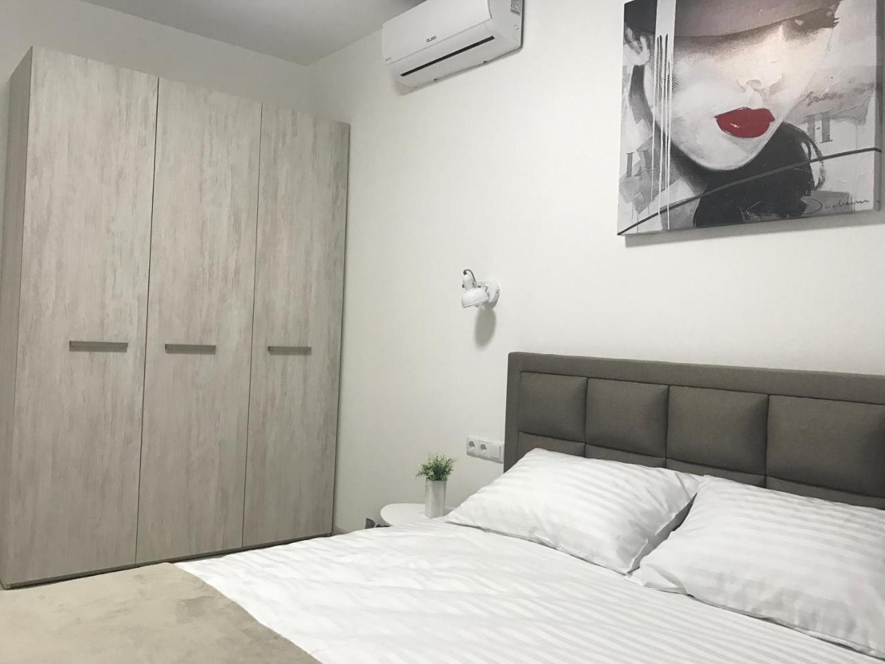 Святобор Lux Apartments Kiev Luaran gambar